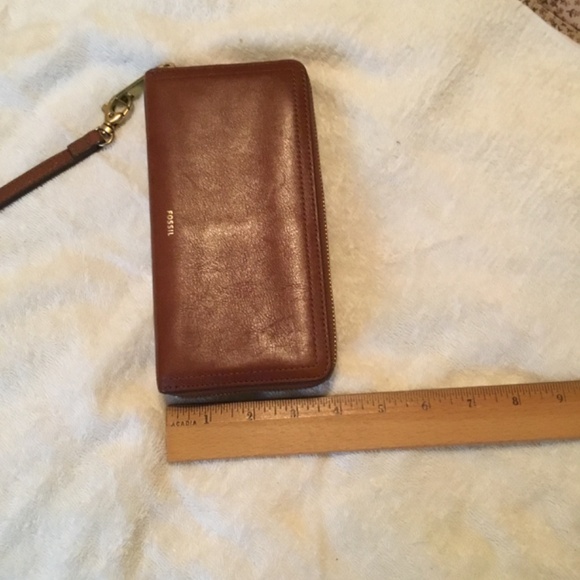 Nearly New Fossil Leather Wallet/Wristlet - Picture 8 of 8